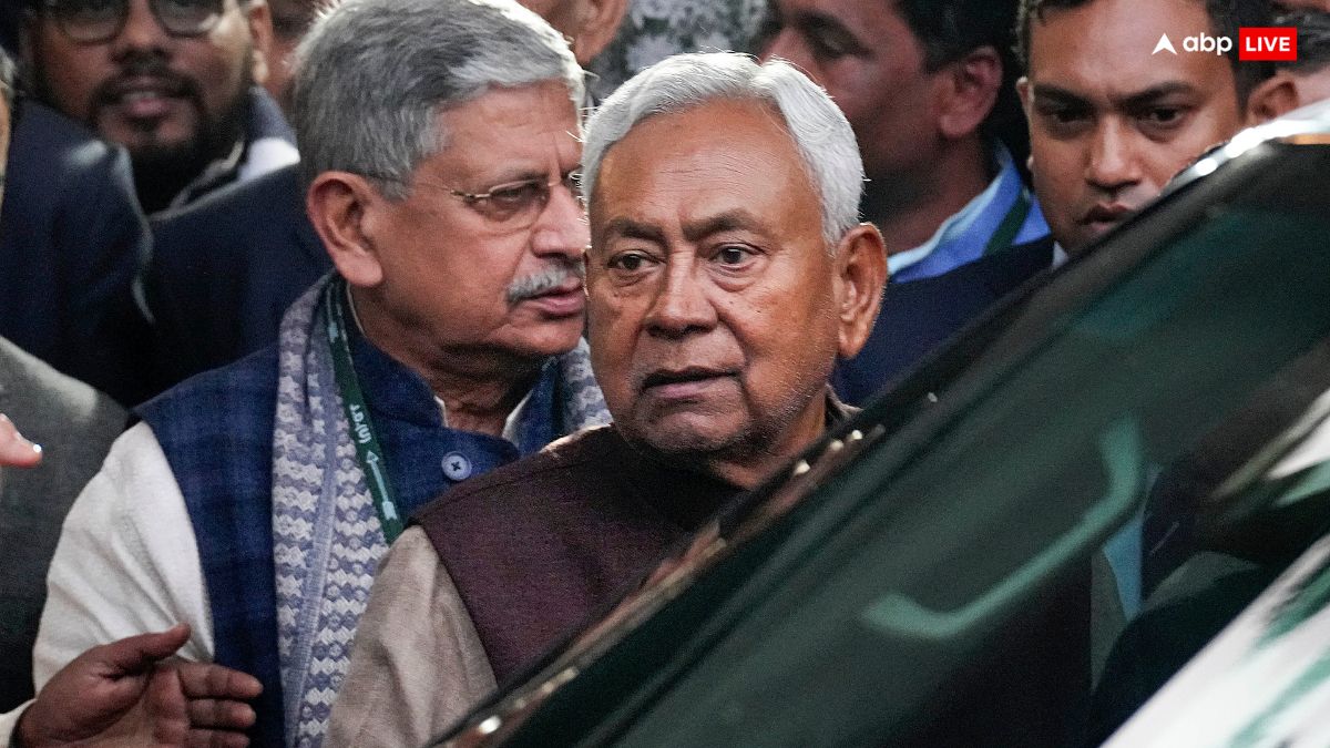 Nitish Kumar: नीतीश कुमार दिल्ली रवाना, राष्ट्रीय कार्यकारिणी की बैठक होगी, ले सकते हैं चौंकाने वाला फैसला