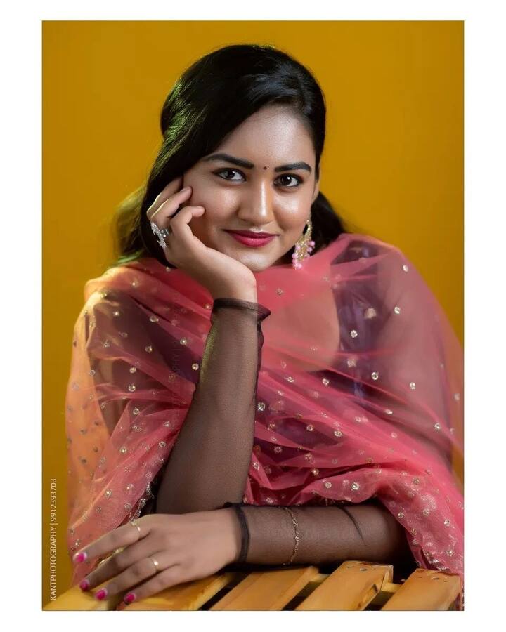 ప్రస్తుతం బ్రహ్మముడి సీరియల్ తో పాటూ జాబిల్లికోసం ఆకాశమల్లే లో నటిస్తోంది... సోషల్ మీడియాలో యాక్టివ్ ఉంటూ తన సీరియల్ టీమ్ తో కలసి రీల్స్ పోస్ట్ చేస్తుంటుంది అనామిక