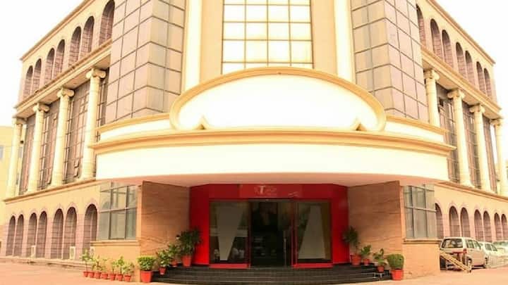 लंबे समय से सबसे ज्यादा सब्सक्राइबर का रिकॉर्ड भारतीय चैनल टी-सीरिज के पास था, लेकिन अब मिस्टर बीस्ट के पास टी सीरिज से ज्यादा सब्सक्राइबर हो गए हैं. टी-सीरिज के पास अभी यूट्यूब पर टोटल 266 मिलियन सब्सक्राइबर हैं.