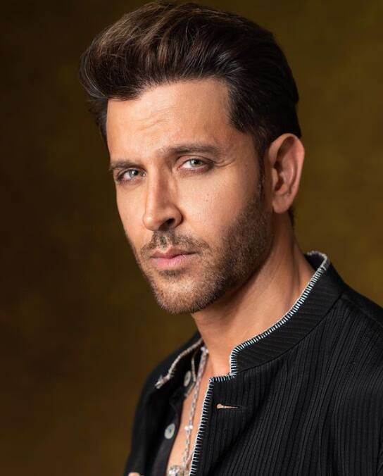 बता दें कि ऋतिक रोशन एक्टर से निर्देशक-निर्माता बने राकेश रोशन और पिंकी रोशन के बेटे हैं.