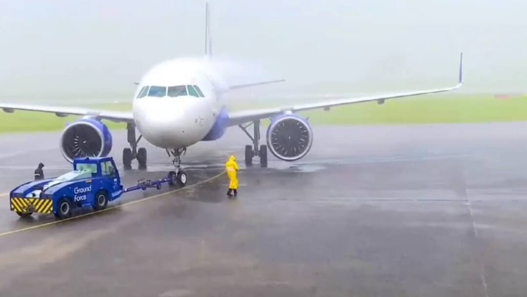 சென்னையை புரட்டும் மழை.. 35 விமானங்களின் சேவை பாதிப்பு.. விவரம் இதோ