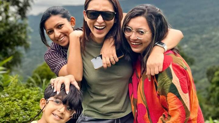 সম্প্রতি এবিপি লাইভকে দেওয়া সাক্ষাৎকারে নিজের সোশ্যাল মিডিয়া ব্যবহার নিয়ে মিমি বলেছিলেন, 'আমি চাই আমি মানুষটা যেমন, সোশ্যাল মিডিয়াতেও ঠিক তেমনটাই থাকি।'