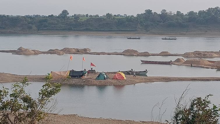 MP administration imposed 1.5 crore rupees Fine on two businessmen for sand Illegal sand mining in Betul ANN MP: बैतूल में रेत खनन को लेकर प्रशासन की बड़ी कार्रवाई, दो कारोबारियों पर 1.5 करोड़ रुपये का जुर्माना