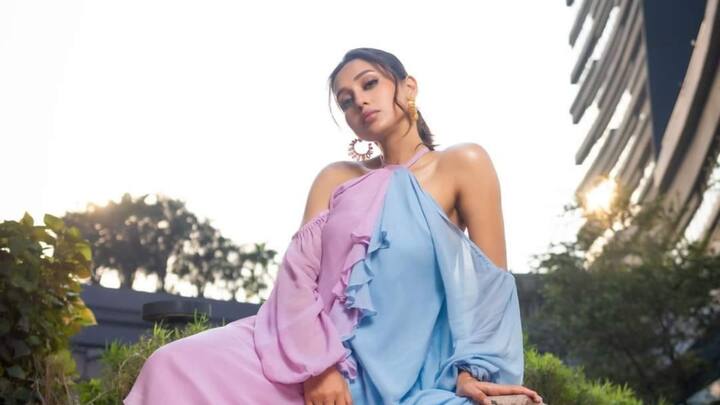 মিমির বিপরীতে এই ছবিতে দেখা যাবে শাকিব খানকে। শাকিব দুই বাংলারই খুব জনপ্রিয় অভিনেতা। তাঁর সঙ্গে এই প্রথম জুটি বাঁধছেন মিমি।