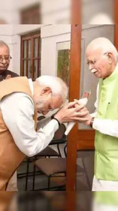 PM मोदी ने लाल कृष्ण आडवाणी से उनके आवास पर मुलाकात की | abpnewsshorts