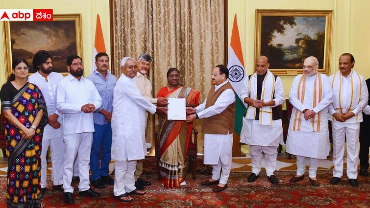 Team NDA met President Droupadi Murmu to hand over letters of support from BJP and NDA parties NDA leaders Met President: రాష్ట్రపతి ద్రౌపది ముర్మును కలిసిన ఎన్డీఏ నేతలు, ప్రభుత్వ ఏర్పాటుకు ఆహ్వానించాలని వినతి