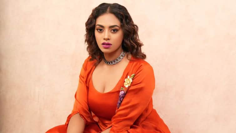 Kamakshi Bhaskarla speaks up about Telugu actresses efforts in tollywood and about accepting bold scenes Kamakshi Bhaskarla: బోల్డ్ పాత్రలు చేస్తున్నానని.. బయట కూడా అలాంటి అమ్మాయినే అనుకుంటున్నారు: ‘పొలిమేర’ నటి కామాక్షి భాస్కర్ల