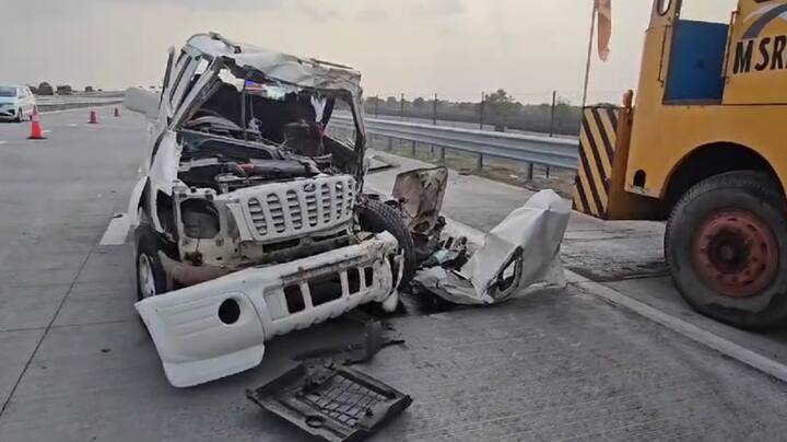 या अपघातात तिघांचा जागीच मृत्यू तर 4जण जखमी असल्याची माहिती आहे