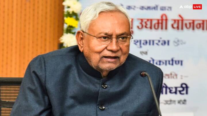बिहार सरकार के मंत्री श्रवण कुमार ने जवाब दिया कि जब नीतीश कुमार ने महागठबंधन का साथ छोड़ा था तब उन लोगों ने क्या कुछ नहीं कहा था पर आज वे तारीफ कर रहे हैं.