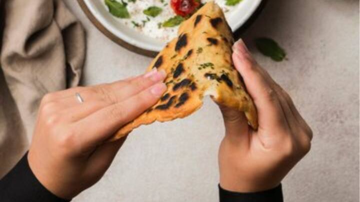 हम जिस गेहूं की बात कर रहे हैं वह मध्य प्रदेश के एक खास इलाके में उगाया जाता है. उसे बाजार में शरबती गेहूं कहा जाता है. मार्केट में इस गेहूं की कीमत सामान्य गेहूं से कहीं ज्यादा है.