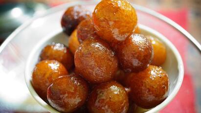 Carrot Gulab Jamun Recipe in Tamil Check Out easy Making Carrot Gulab Jamun: இனிப்பாக சாப்பிட ஆசையா? சுவையான கேரட் குலாப் ஜாமுன் ரெசிபி இதோ!