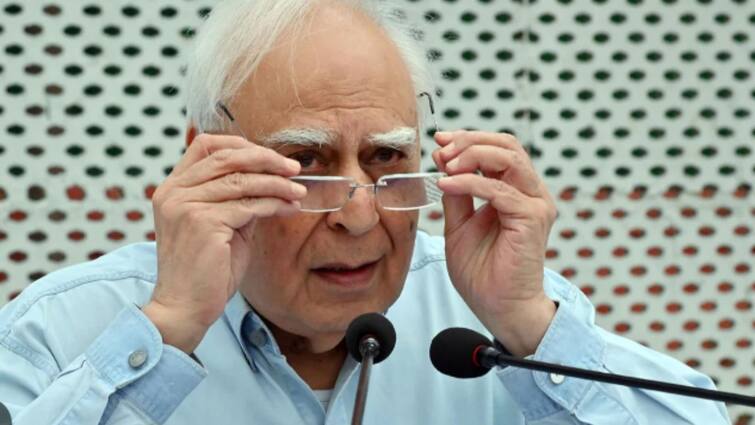 loksabha govt formation kapil sibal big statement on Chandrababu naidu and nitish kumar Lok Saba Election Result 2024: नायडू-नीतीश पर सिब्बल के बयान ने बढ़ा दी बीजेपी की टेंशन, क्या होने वाला है खेला