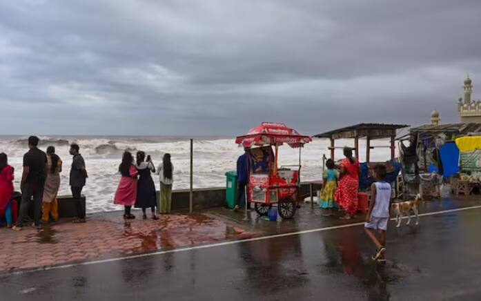 आईएमडी ने कहा कि दक्षिण-पश्चिम मानसून आने वाले दिनों में कर्नाटक के बाकी हिस्सों, महाराष्ट्र के बाकी हिस्सों, आंध्र प्रदेश, दक्षिण छत्तीसगढ़ और दक्षिण ओडिशा के बाकी हिस्सों तक पहुंच सकता है।