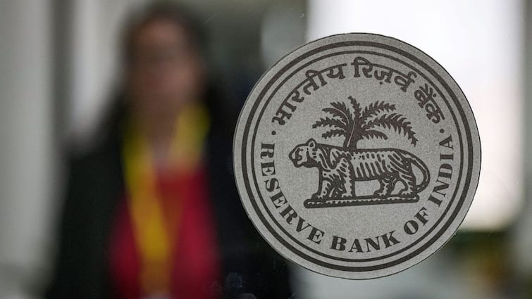 RBI MPC 2024: Central Bank Keeps Repo Rate Unchanged At 6.5% By 4:2 Majority RBI MPC 2024: Central Bank Keeps Repo Rate Unchanged At 6.5% By 4:2 Majority