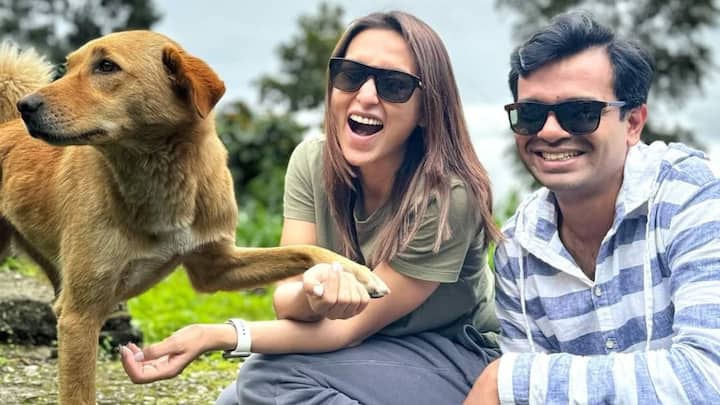 বর্তমানে তাঁর বাসস্থান কলকাতা হলেও, মিমি জলপাইগুড়ির মেয়ে। আর নির্বাচনের আবহে, পরিবারের সঙ্গে ডুয়ার্সের জঙ্গলে সময় কাটাচ্ছেন মিমি। সোশ্যাল মিডিয়ায় শেয়ার করে নিয়েছেন সেই ছবিও।