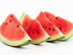 ਤਰਬੂਜ ਖਾਂਦੇ ਸਮੇਂ ਲੋਕ ਅਕਸਰ ਕਰ ਜਾਂਦੇ ਹਨ ਇਹ ਗਲਤੀਆਂ, ਸਾਵਧਾਨ! ਨਹੀਂ ਤਾਂ ਪੈ ਜਾਣਗੇ ਲੈਣੇ ਦੇ ਦੇਣੇ