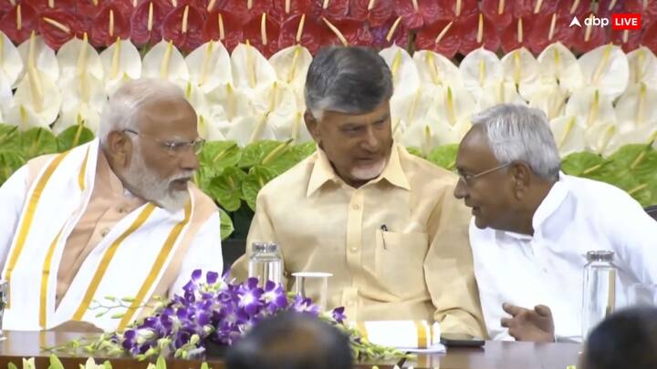 प्रधानमंत्री नरेंद्र मोदी ने शुक्रवार (सात जून, 2024) को संसद भवन परिसर में तब सबको हैरान कर दिया, जब वह एनडीए संसदीय दल की बैठक के लिए पहुंचे थे.