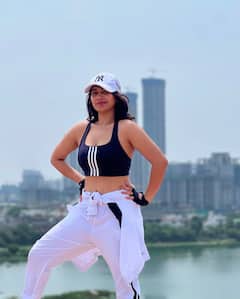 Inaya Sultana: బిగ్ బాస్ బ్యూటీ గ్లామర్ పంచ్- కుర్రాళ్లు క్లీన్ బౌల్డ్ కాకుండా ఉండగలరా?