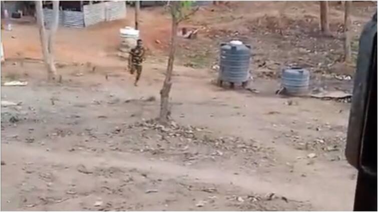 Naryanpur Naxal Attack  police camp attacked by naxalites video went viral on social media Naryanpur Naxal Attack: नारायणपुर में पुलिस कैंप पर नक्सली हमले का वीडियो आया सामने, धमाके से मच गई थी अफरा-तफरी