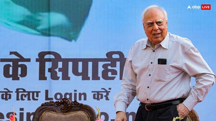 कपिल सिब्बल ने बताया, 