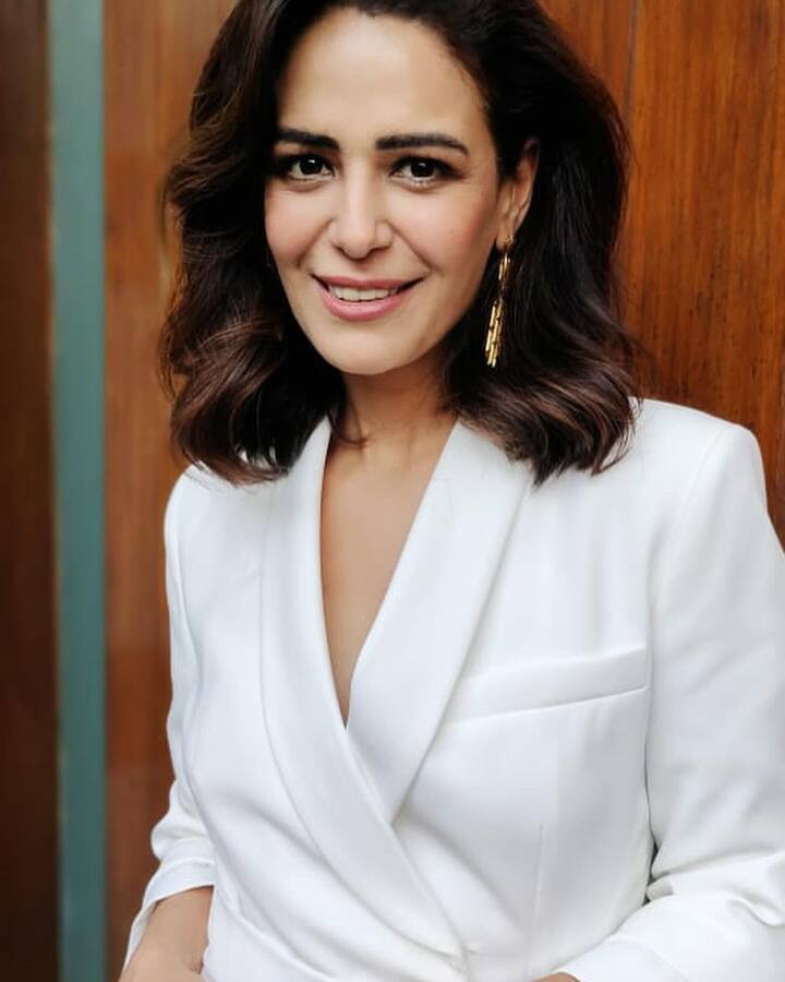 मोना सिंह ने अपना एक्टिंग करियर टीवी शो ‘जस्सी जैसी कोई नहीं’ से शुरू किया था. इस शो ने एक्ट्रेस को घर-घर में पहचान दिलाई और वो रातोंरात स्टार बन गई थी.