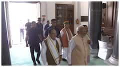 NDA संसदीय दल की बैठक में पीएम मोदी का जोरदार स्वागत, सांसदों ने दिया स्टैंडिंग ओवेशन, तालियों की गड़गड़ाहट से गूंजा सेंट्रल हॉल