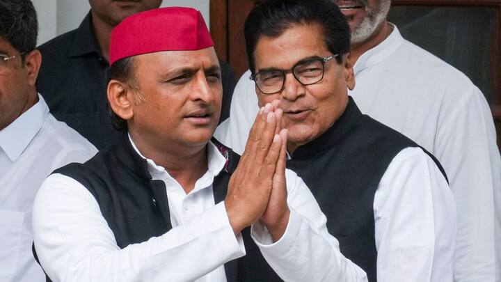 इस वीडियो में एक पत्रकार अखिलेश यादव से एक सवाल पूछता है जो शायद उनको पसंद नहीं आता है और इसके बाद अखिलेश यादव कहते हैं कि भाई यह तुम क्या कर रहे हो, दूसरा इलाज करें क्या तुम्हारा...