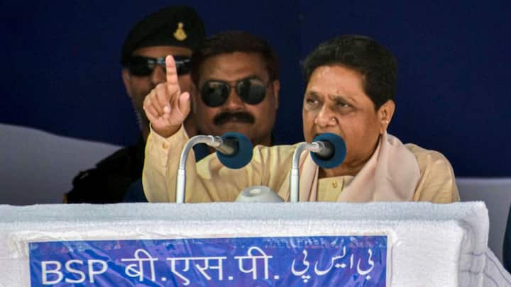 Mayawati Expelled Majid Ali and KRK: सहारनपुर से बुरी तरह चुनाव हारे माजिद अली को बसपा यानी कि बहुजन समाज पार्टी ने त्वरित एक्शन लेकर पार्टी से बाहर निकाल दिया है.