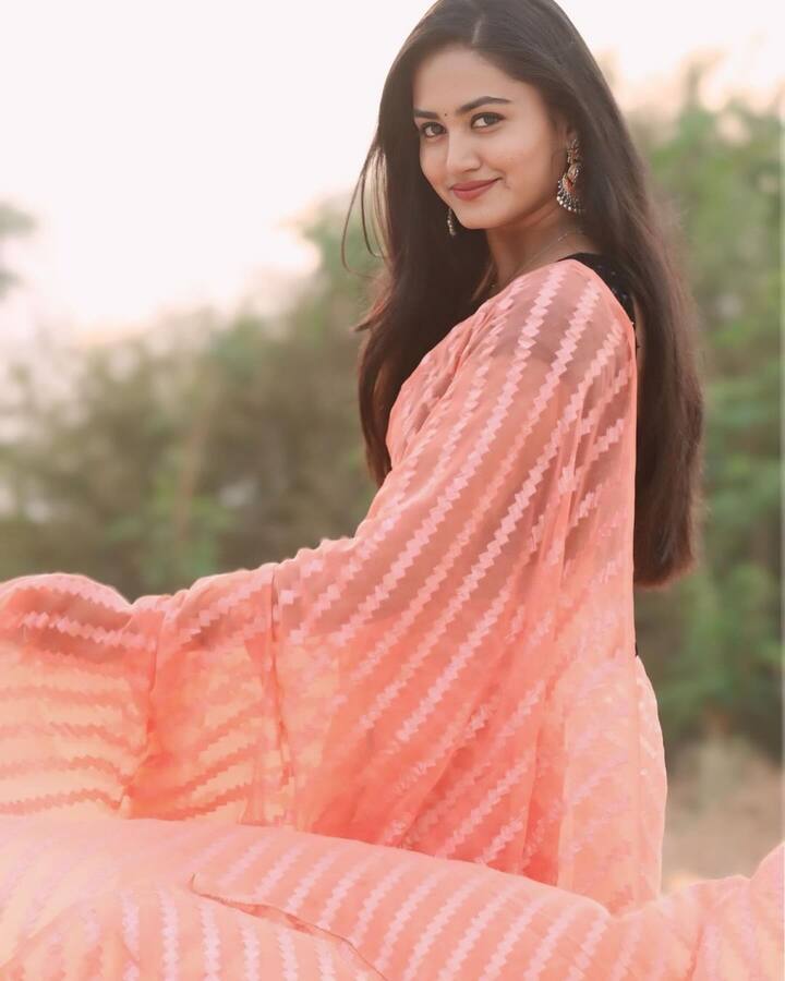 బ్రహ్మముడి సీరియల్ కి ముందు నిఖితా చౌదరి ..ఇంటికిదీపం ఇల్లాలు సీరియల్ లో నటించింది