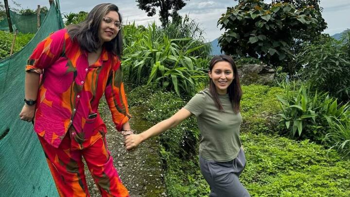 তবে ছবির ব্যস্ততা কাটিয়ে, প্রচার শেষে মিমি পাড়ি দিয়েছেন প্রিয় জায়গায়। কর্মব্যস্ততা থেকে সময় পেলেই মিমি ছুটি কাটাতে চলে যান পাহাড়ে, পরিবারের কাছে। সোশ্যাল মিডিয়ায় হামেশাই শেয়ার করে নেন সেই সমস্ত ছবি।