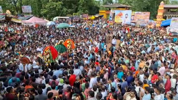 जैतिर उत्सवाच्या पहिल्या दिवशी भाविकांनी अलोट गर्दी केली होती.