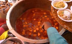 In Pics: वर्ल्ड पोहा डे पर जानें इंदौर में टेस्टी पोहा मिलने की बेस्ट जगह, फूड लवर के लिए क्यों है खास?