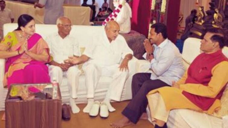 YCP chief and CM Jagan Mohan Reddy expressed shock over Ramoji Rao death Ramoji Rao: రామోజీరావు మృతిపై స్పందించిన వైసీపీ అధినేత జగన్
