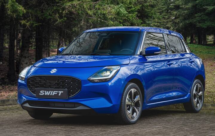 पिछले महीने, मारुति सुजुकी ने नई, फोर्थ जेनरेशन स्विफ्ट लॉन्च की, लेकिन कुछ डीलरों के पास इसके पिछले मॉडल का स्टॉक है. जो लोग थर्ड जेनरेशन मॉडल खरीदना चाहते हैं, वे AMT वेरिएंट पर 38,000 रुपये तक, मैनुअल ट्रिम्स पर 33,000 रुपये तक और CNG स्विफ्ट पर 18,000 रुपये तक की बचत कर सकते हैं.