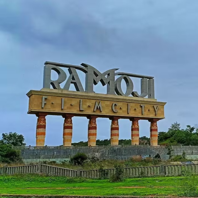 Ramoji Film City: दुनिया का सबसे बड़ा फिल्म स्टूडियो, 2500 फिल्मों की शूटिंग, ये ब्लॉकबस्टर फिल्में भी यहीं बनी, इस मामले में हॉलीवुड से भी आगे