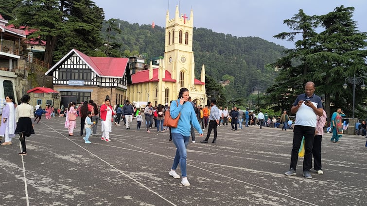 Himachal shimla Tourism Crowd of tourists gathered on weekends Shimla ann वीकेंड पर हिमाचल में पर्यटकों की भारी भीड़, गर्मी से राहत के लिए पहाड़ों पर खूब आ रहे सैलानी