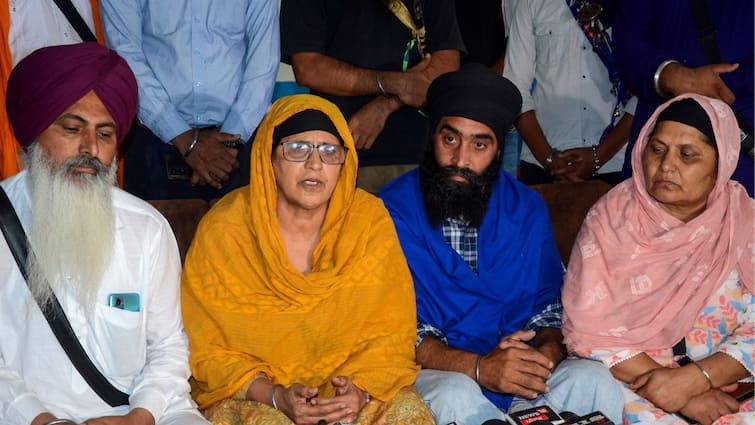 Amritpal Singh Khadoor Sahib Waris Punjab De Chief Dibrugarh Jail Lok Sabha Elections 2024 Khadoor Sahib MP-Elect Amritpal Singh's Father Meets Him In Assam Jail After Poll Win, Asks Govt To 'Withdraw All Cases'