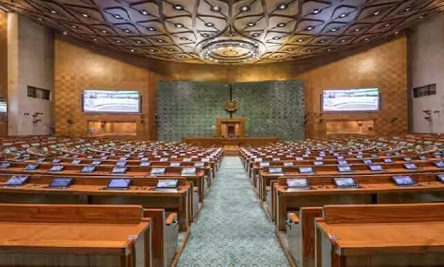 Richest MPs: 4 જૂને જાહેર થયેલા લોકસભા ચૂંટણીના પરિણામોમાં કુલ 504 સાંસદો કરોડપતિ છે. અમે તમને ટોપ-3 સૌથી અમીર સાંસદો વિશે જણાવી રહ્યા છીએ. લોકસભા ચૂંટણીના પરિણામો 4 જૂન, 2024ના રોજ જાહેર કરવામાં આવ્યા છે. 543 ચૂંટાયેલા સાંસદોમાંથી 93 ટકા એટલે કે 504 સાંસદો કરોડપતિ છે. વર્ષ 2019 અને 2014માં કરોડપતિ સાંસદોની સંખ્યા અનુક્રમે 88 અને 82 ટકા હતી.