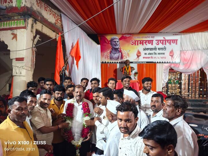 मनोज जरांगे यांचे आभार मानत, माझा सत्कार स्वीकारत त्यांना धन्यवाद दिले. त्यांच्याशी पुन्हा एकदा भेटून मनस्वी आनंद झाल्याचे खासदार जाधव यांनी म्हटले.