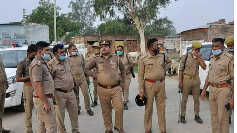 UP Crime News Pratapgarh Village Chief Throat Slit Body Found Inside Car UP: Pratapgarh Village Chief's Throat Slit, Body Found Inside Car