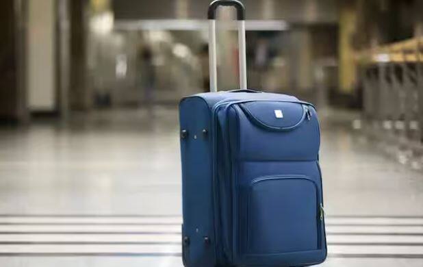 ਜੇ ਤੁਸੀਂ ਟਰੇਨ 'ਚ ਸਫਰ ਕਰਦੇ ਸਮੇਂ ਆਪਣਾ ਸਮਾਨ ਭੁੱਲ ਜਾਂਦੇ ਹੋ। ਤਾਂ ਅਜਿਹੇ 'ਚ ਤੁਸੀਂ ਕਿਸ ਸਟੇਸ਼ਨ 'ਤੇ ਉਤਰੇ ਹੋ। ਇਸੇ ਸਟੇਸ਼ਨ 'ਤੇ ਮੌਜੂਦ ਰੇਲਵੇ ਅਧਿਕਾਰੀਆਂ ਨੇ ਇਸ ਬਾਰੇ ਜਾਣਕਾਰੀ ਦੇਣੀ ਹੈ।