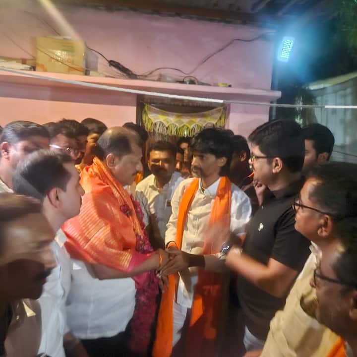 आजपासून मनोजदादांचे उपोषण सुरू होत आहे. ह्या उपोषणादरम्यान पूर्णपणे त्यांच्या पाठीशी असल्याचे व समाजासोबत असल्याचा विश्वास दिला. यादरम्यान सक्रियपणे समाजाच्या आरक्षणाच्या लढ्यात सहभागी राहण्याचा शब्दही खासदार जाधव यांनी दिला.