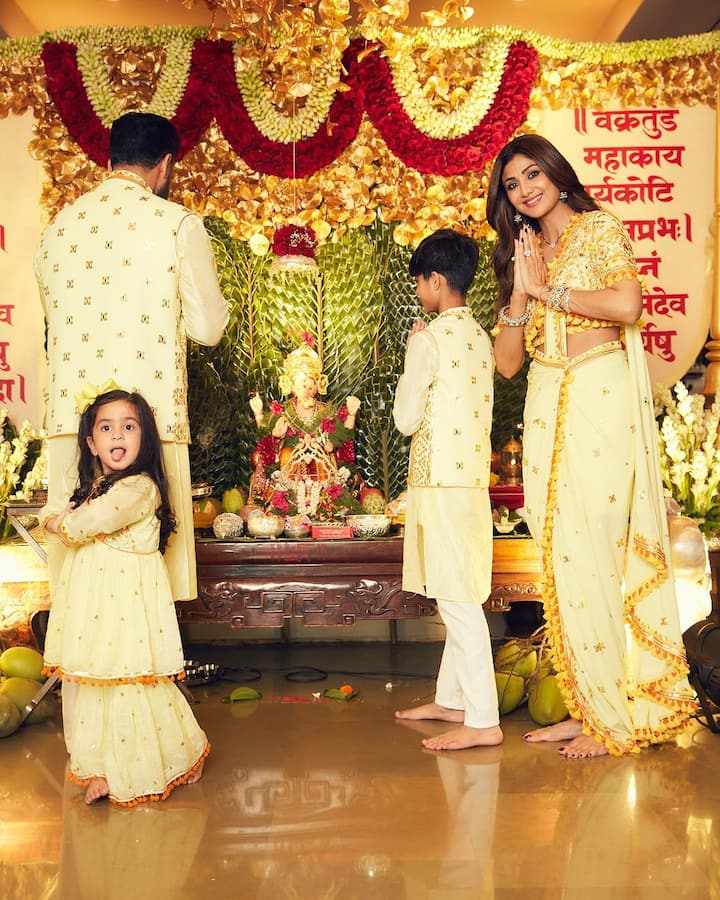 साल 2009 में शिल्पा शेट्टी ने बिजनेसमैन राज कुंद्रा के साथ शादी की और उनसे शिल्पा क दो बच्चे भी हैं. शिल्पा शेट्टी इस समय हैपिली मैरिड लाइफ जी रही हैं.