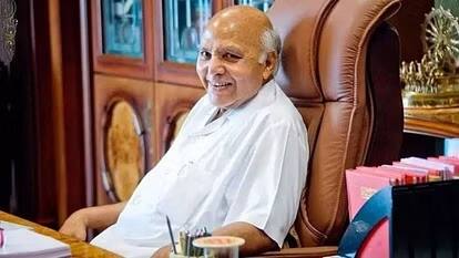 வயது மூப்பு மற்றும் உடல்நலக்குறைவு காரணமாக தனியார் மருத்துவமனையில் அனுமதிக்கப்பட்ட அவர் சிகிச்சை பலனின்றி காலமானார்.