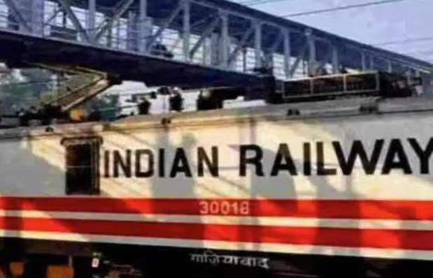 ਫਿਰ ਤੁਹਾਨੂੰ ਰੇਲਵੇ ਦੁਆਰਾ ਇਸ ਬਾਰੇ ਸੂਚਿਤ ਕੀਤਾ ਜਾਂਦਾ ਹੈ। ਤੁਹਾਡੇ ਤੋਂ ਕੁਝ ਦਸਤਾਵੇਜ਼ ਮੰਗੇ ਗਏ ਹਨ। ਇਸ ਤੋਂ ਬਾਅਦ ਤੁਹਾਡਾ ਸਾਮਾਨ ਤੁਹਾਨੂੰ ਵਾਪਸ ਕਰ ਦਿੱਤਾ ਜਾਵੇਗਾ।