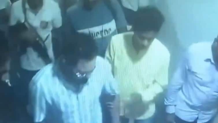 TMC Actor Turned MLA Soham Chakroborty Assaults Restaurant Owner Abhishek Banerjee Video Goes Viral Caught On Cam: Actor-TMC MLA Assaults Restaurant Owner For 'Abusing' Abhishek Banerjee, Apologises Later