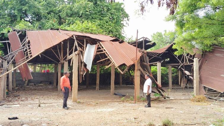 Thanjavur news thousands of glass bottles Thanjavur Corporation issues notice - TNN குவியல்கள் குவியல்களாக ஆயிரக்கணக்கான கண்ணாடி பாட்டில்கள்: தனியார் நிறுவனத்திற்கு பறந்த நோட்டீஸ்