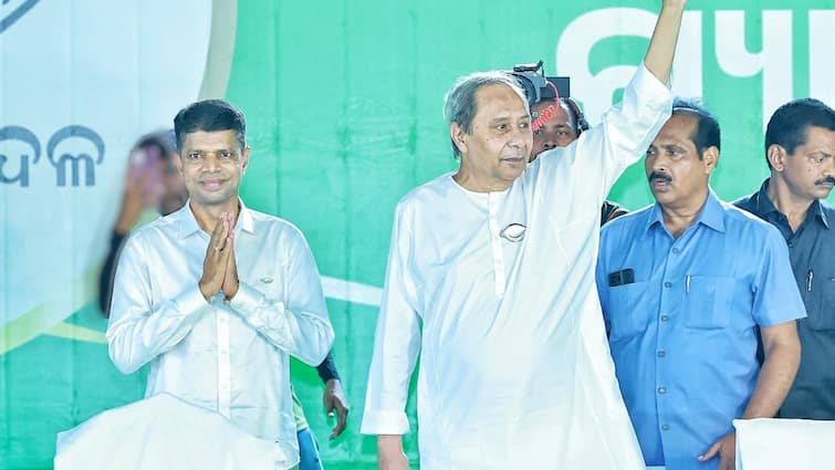 BJD Chief Naveen Patnaik after losing Odisha Lok Sabha and Assembly Elections 2024 said VK Pandian Not my Successor Odisha Elections Result 2024: 'वीके पांडियन नहीं हैं मेरे उत्तराधिकारी', नवीन पटनायक ने तोड़ी चुप्पी; जानें और क्या कहा?