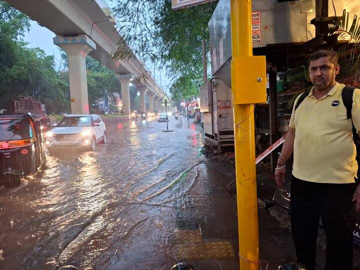 जिल्ह्याचे पालकमंत्री अजित पवार यांनीही पुणेकरांना महत्त्वाचं आवाहन केलं आहे. तसेच, पुण्याचे नवनिर्वाचित खासदार मुरलीधर मोहोळ यांनीही ट्विट करुन पाणी ओसरेपर्यंत पुणेकरांनी घराबाहेर पडू नये, असे आवाहन केले आहे.