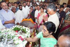 Ramoji Rao: రామోజీరావుకు చంద్రబాబు, నారా లోకేశ్ దంపతుల నివాళి